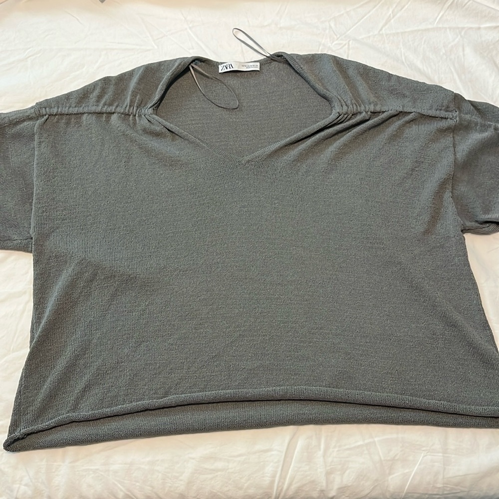 Grey slouchy sweater with rouched sleeves